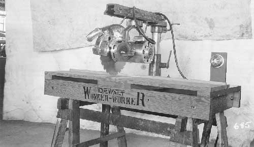 торцовочные пилы DeWALT